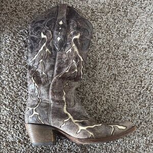Stylish Western Heeled Boots in Brown and Cream
